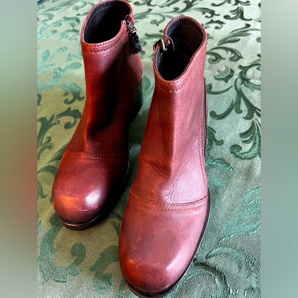 Alexander Mc Queen Leather ankle boots - Picture 2 of 8